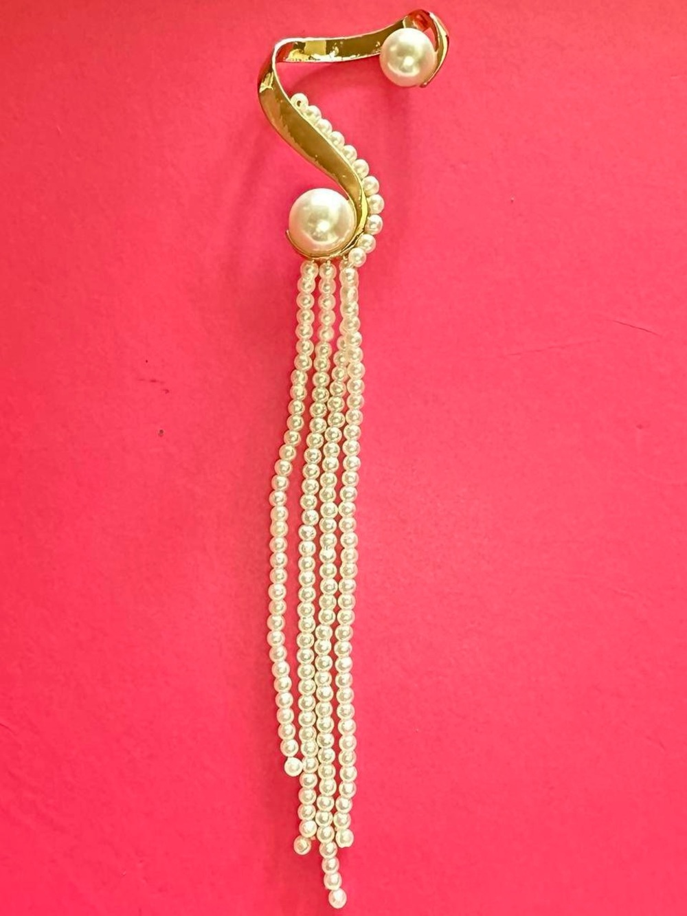 Fake pearl golden tone ear cuff earring.